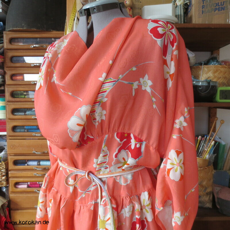 Japan Kimono Seiden Upcycling Kleid, Blütenzweige Crepe, Gr. XL