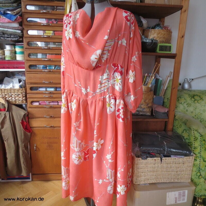 Japan Kimono Seiden Upcycling Kleid, Blütenzweige Crepe, Gr. XL