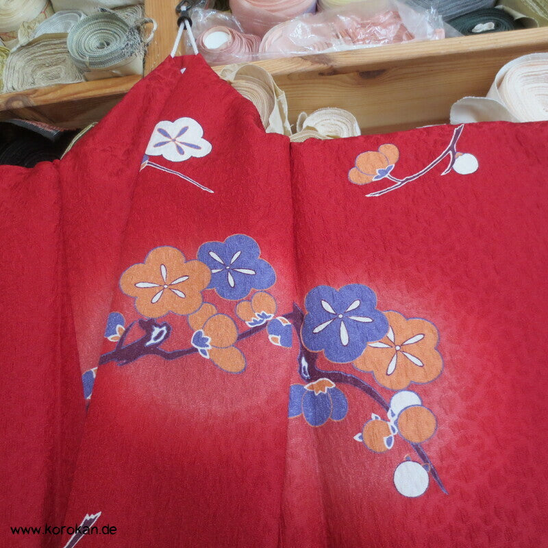 japanischer Ume Blüten auf dunkelrot Chu Furisode - Synthetik, waschbar