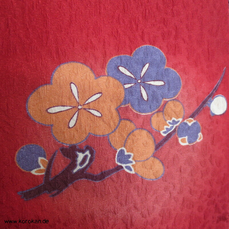 japanischer Ume Blüten auf dunkelrot Chu Furisode - Synthetik, waschbar