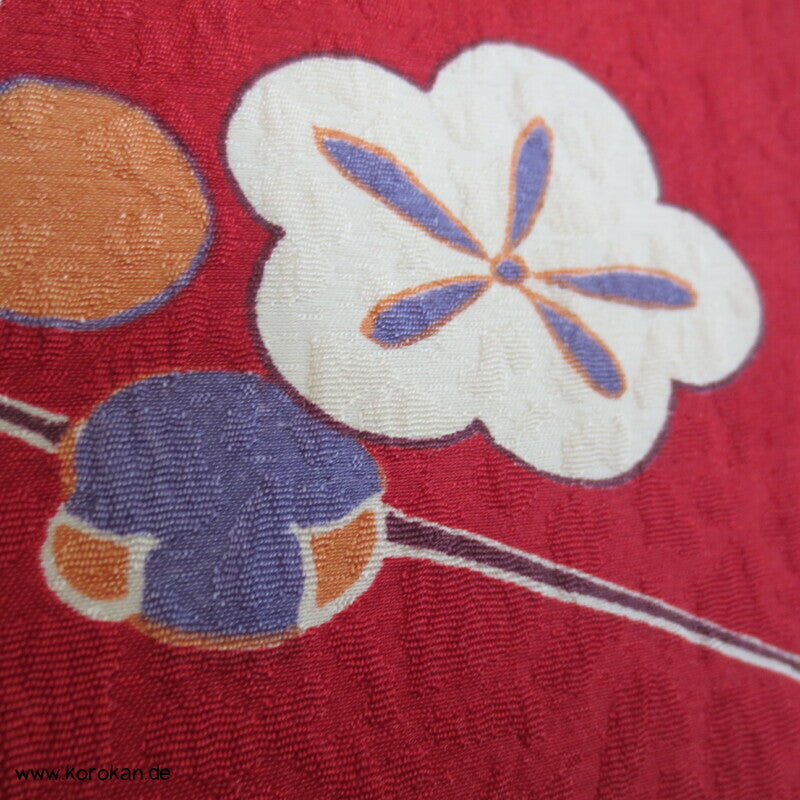 japanischer Ume Blüten auf dunkelrot Chu Furisode - Synthetik, waschbar