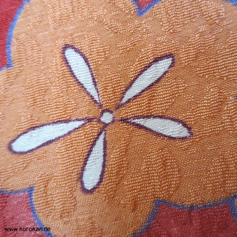 japanischer Ume Blüten auf dunkelrot Chu Furisode - Synthetik, waschbar