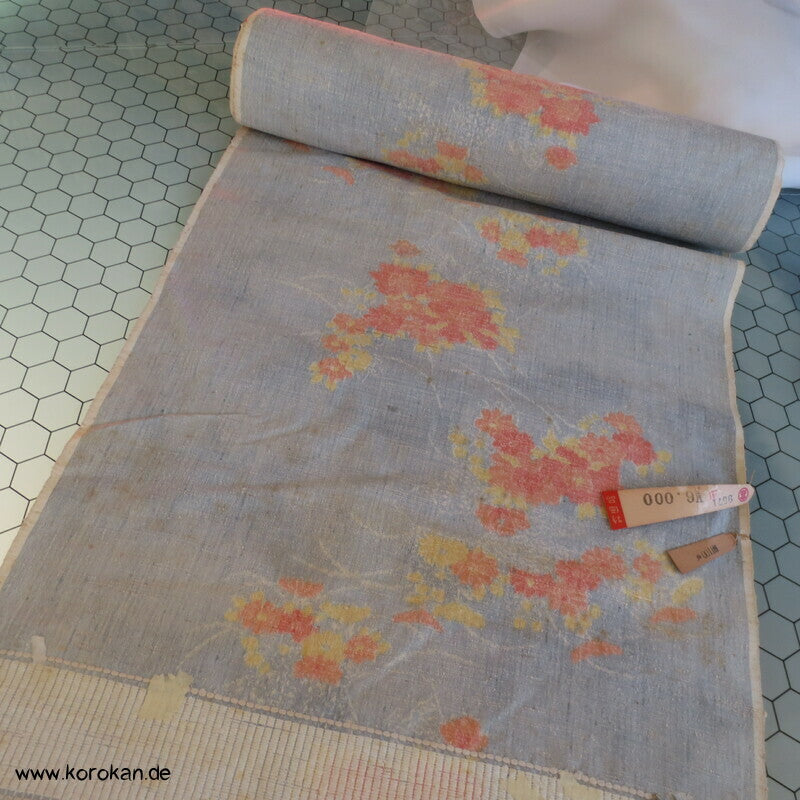 Blüten auf hellblau Kasuri Tsumugi Seide Kimono Stoffrolle