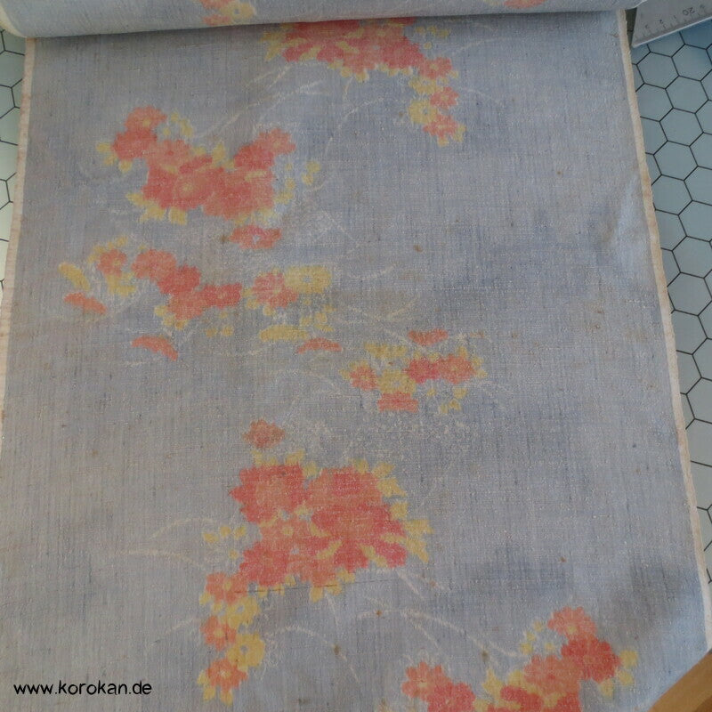 Blüten auf hellblau Kasuri Tsumugi Seide Kimono Stoffrolle