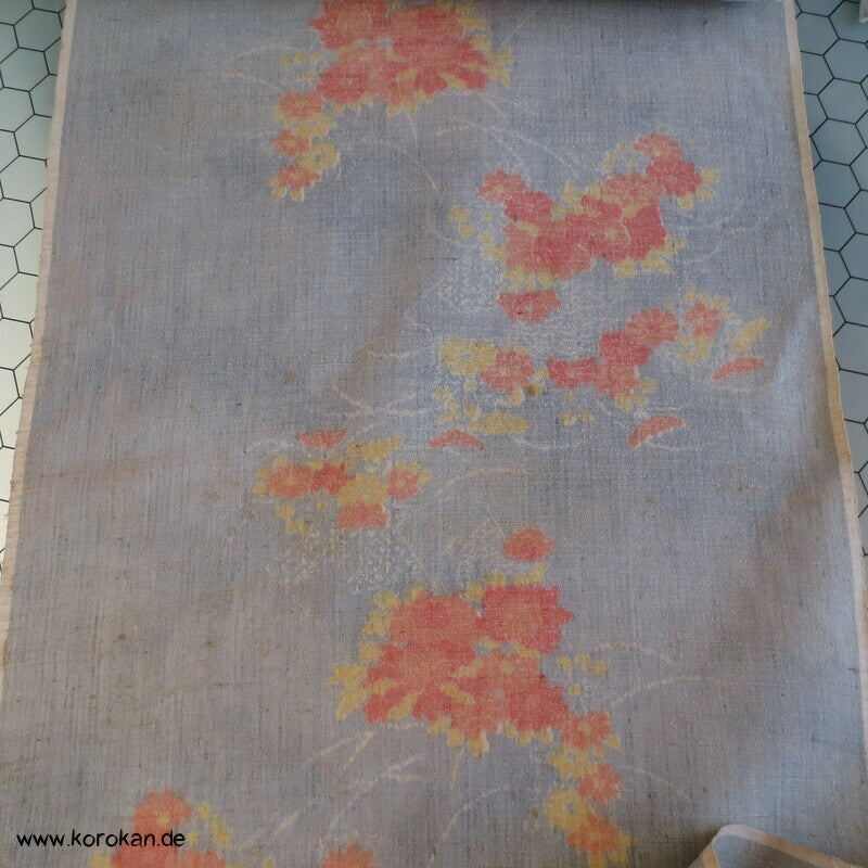 Blüten auf hellblau Kasuri Tsumugi Seide Kimono Stoffrolle