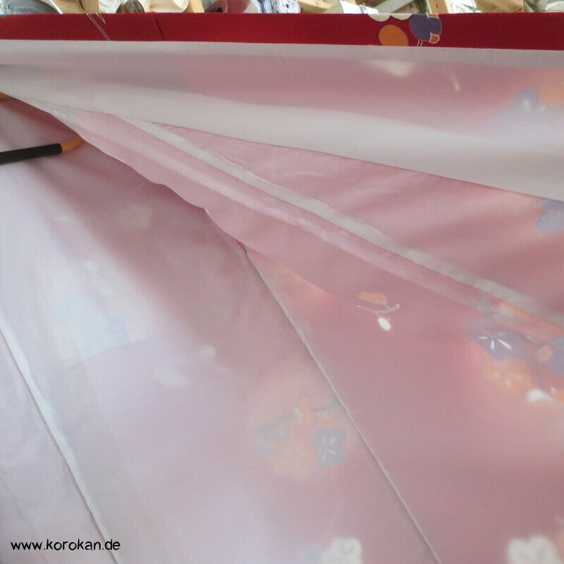 japanischer Ume Blüten auf dunkelrot Chu Furisode - Synthetik, waschbar