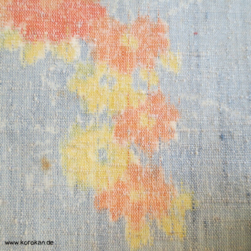 Blüten auf hellblau Kasuri Tsumugi Seide Kimono Stoffrolle