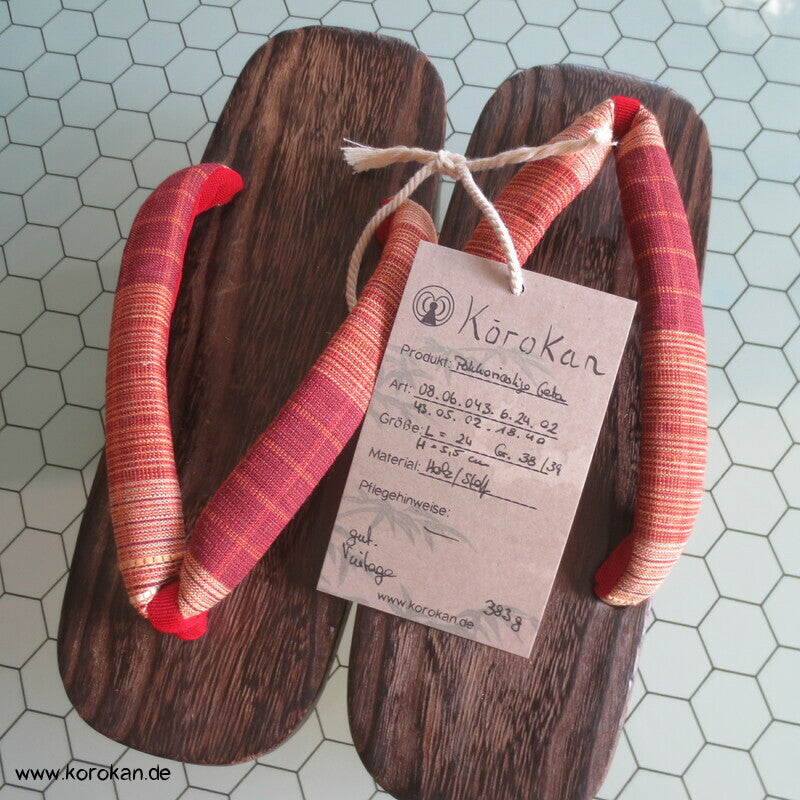 japanische Pokkoriartige Geta, braunes Holz, rote Stoffriemen