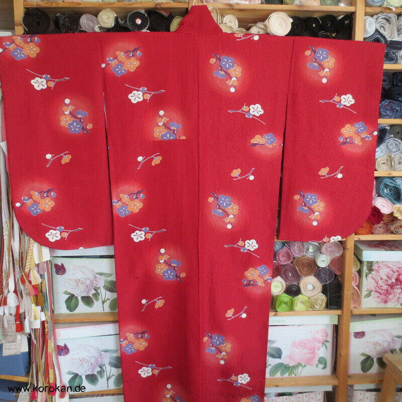 japanischer Ume Blüten auf dunkelrot Chu Furisode - Synthetik, waschbar
