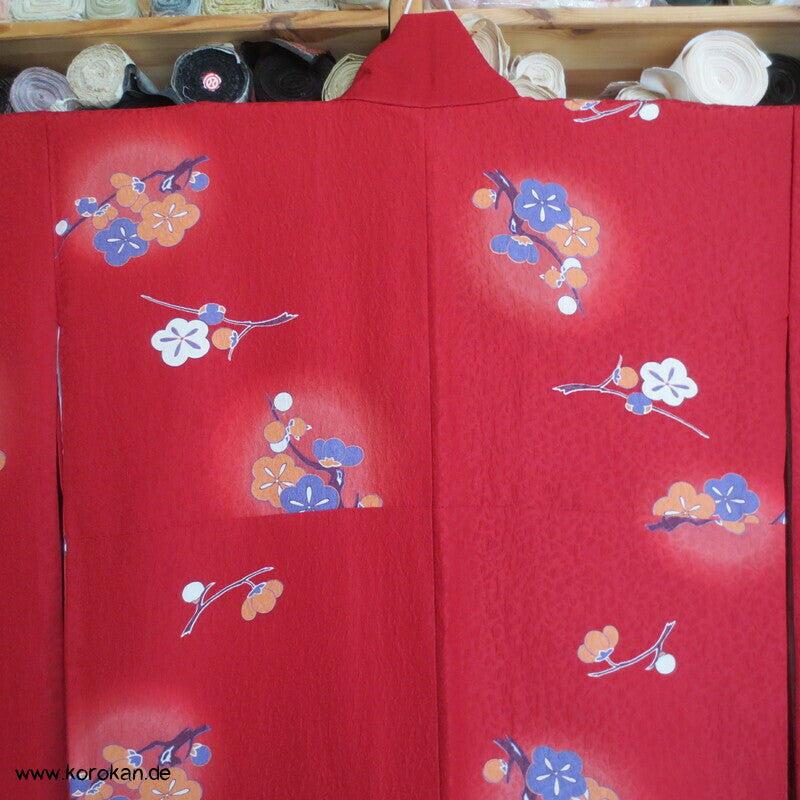 japanischer Ume Blüten auf dunkelrot Chu Furisode - Synthetik, waschbar