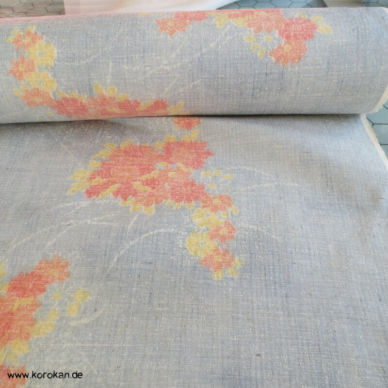 Blüten auf hellblau Kasuri Tsumugi Seide Kimono Stoffrolle