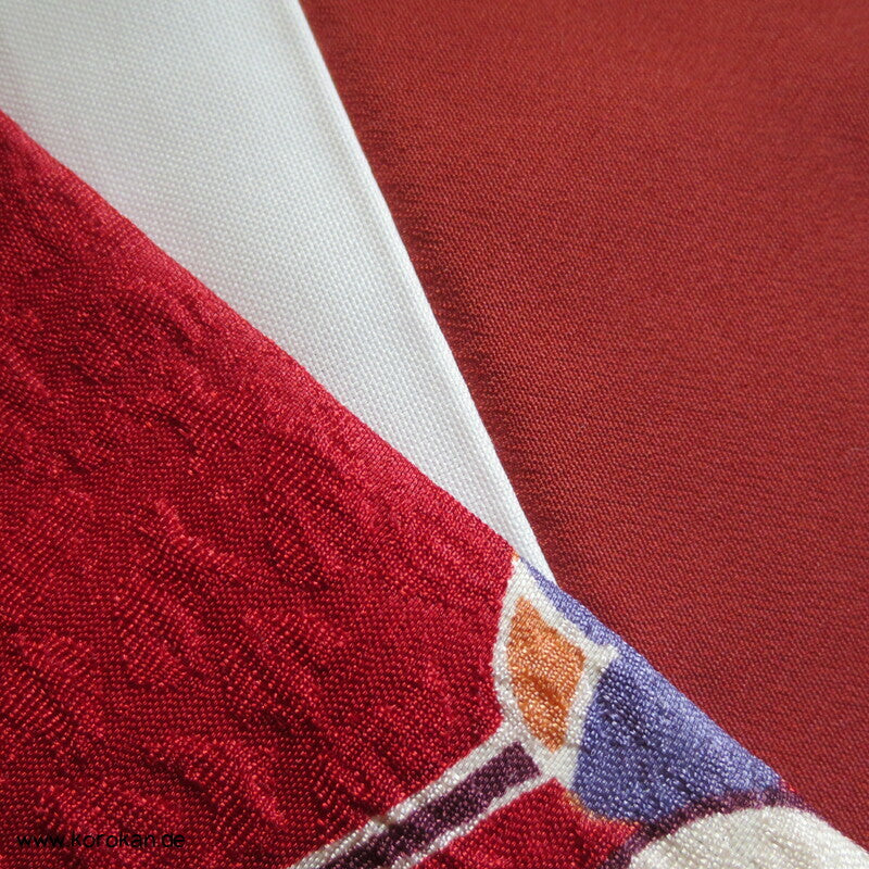 japanischer Ume Blüten auf dunkelrot Chu Furisode - Synthetik, waschbar