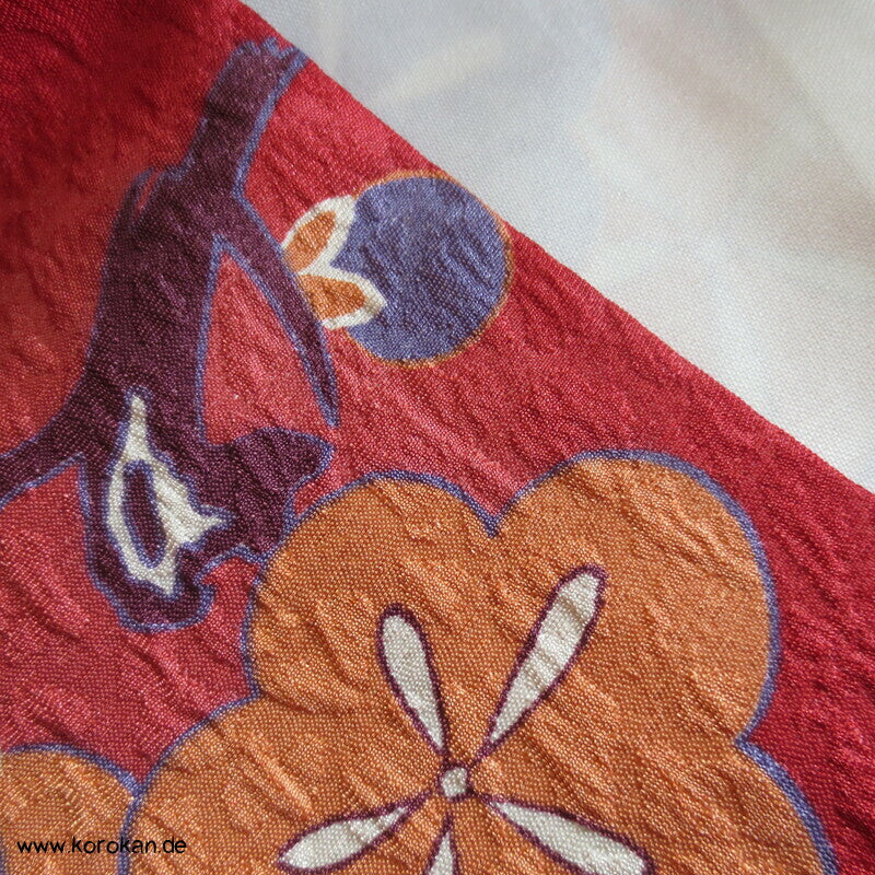 japanischer Ume Blüten auf dunkelrot Chu Furisode - Synthetik, waschbar