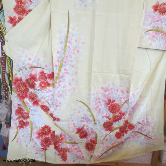 Kiku Splash hellgelber Seiden Homongi Kimono