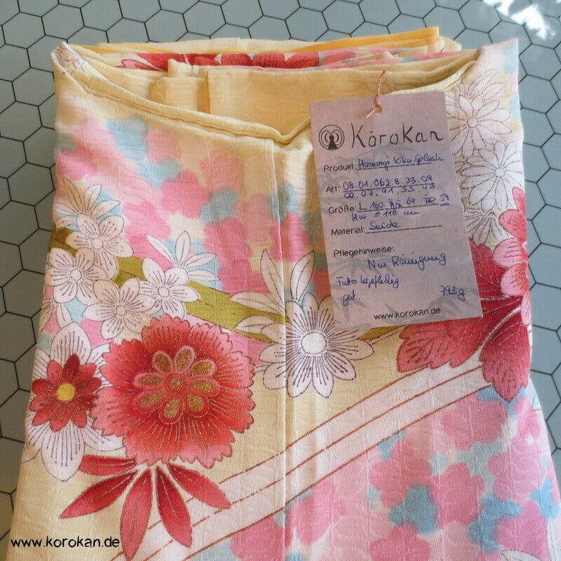 Kiku Splash hellgelber Seiden Homongi Kimono