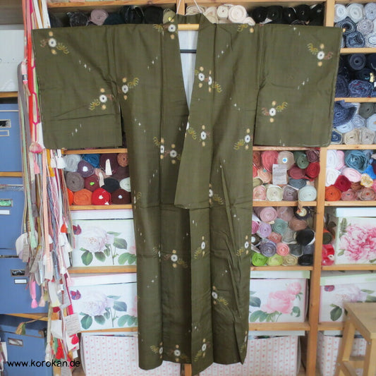 Japan Art Deco Chrysanthemen auf oliv Meisen Seiden Kimono