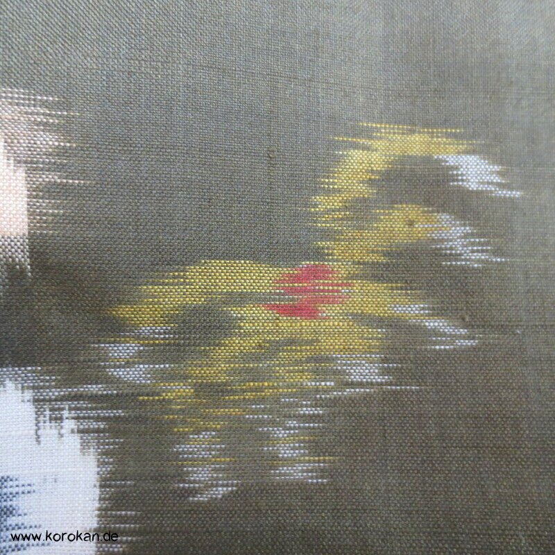 Japan Art Deco Chrysanthemen auf oliv Meisen Seiden Kimono