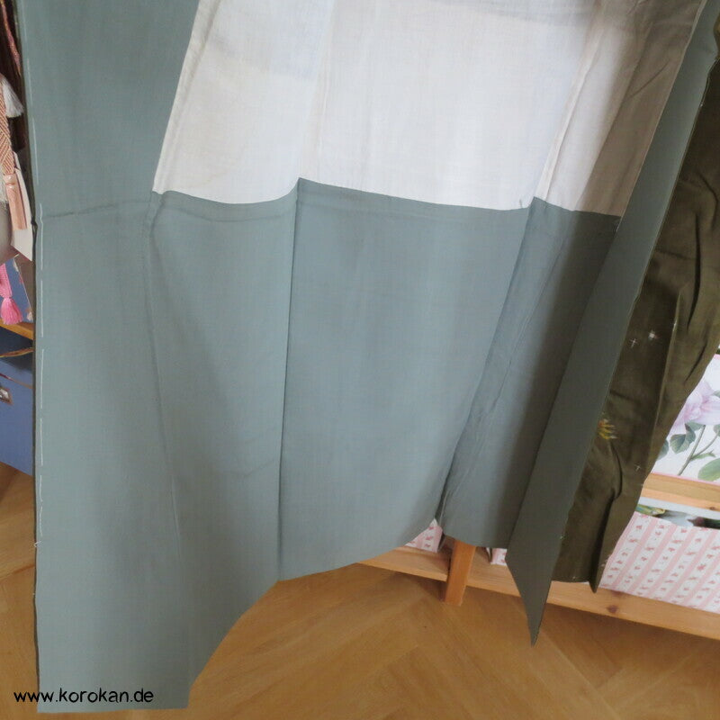 Japan Art Deco Chrysanthemen auf oliv Meisen Seiden Kimono