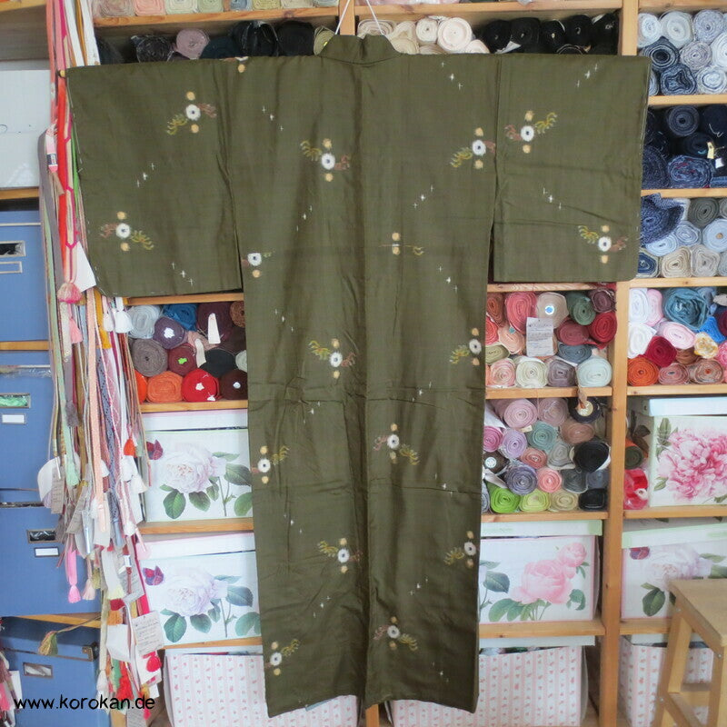 Japan Art Deco Chrysanthemen auf oliv Meisen Seiden Kimono