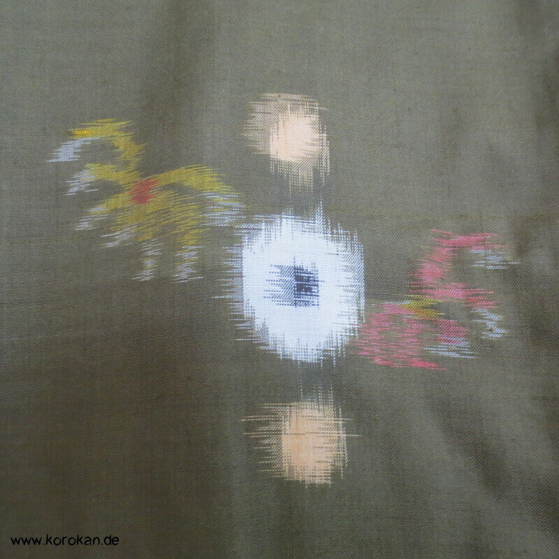 Japan Art Deco Chrysanthemen auf oliv Meisen Seiden Kimono