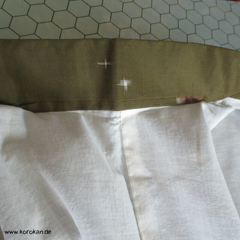 Japan Art Deco Chrysanthemen auf oliv Meisen Seiden Kimono