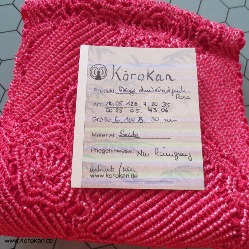 Shibori Rosen auf dunkelpink, Schneeflocken Rinzu Seidendamast