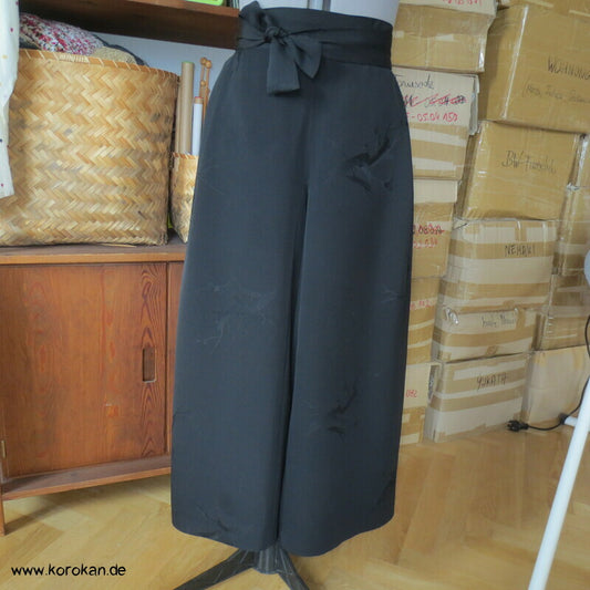 Hakama artige Hose, schwarzer Haori Kimono Seidendamast
