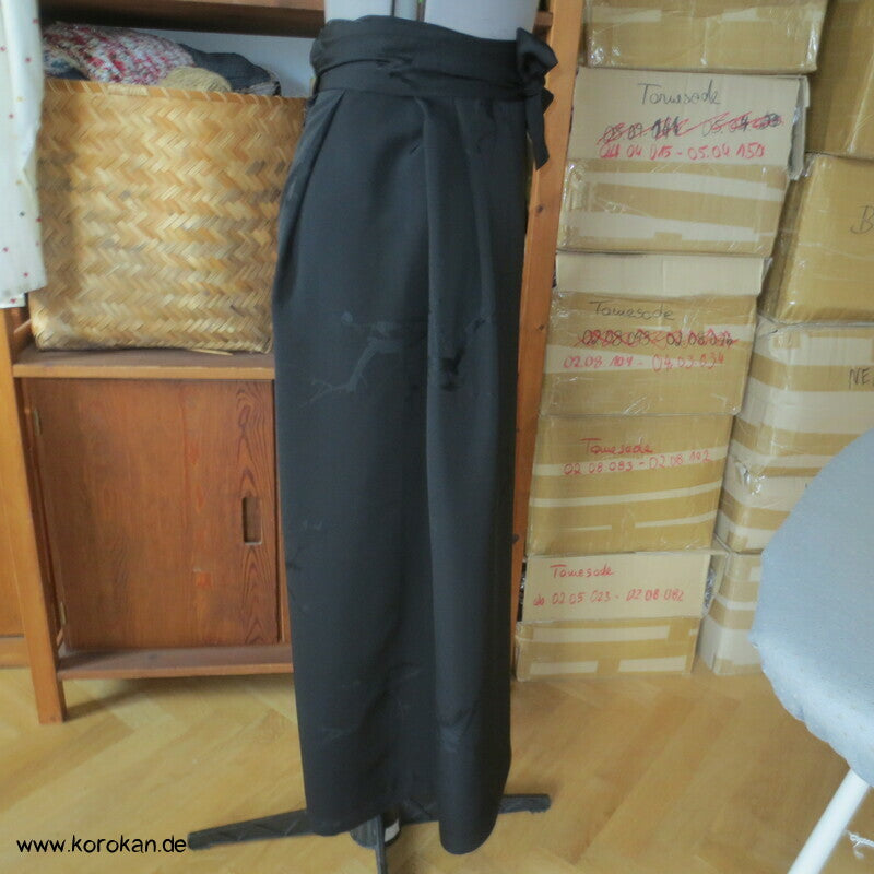 Hakama artige Hose, schwarzer Haori Kimono Seidendamast