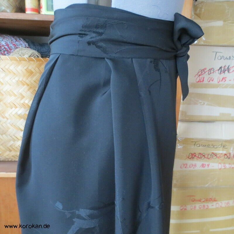 Hakama artige Hose, schwarzer Haori Kimono Seidendamast