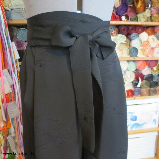 Hakama artige Hose, schwarzer Haori Kimono Seidendamast
