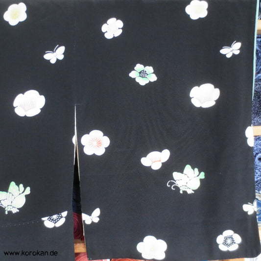 Blüten, Schmetterlinge auf schwarz Komon Kimono