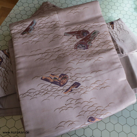 Holzstämme im Strom schwimmend Nagoya Obi