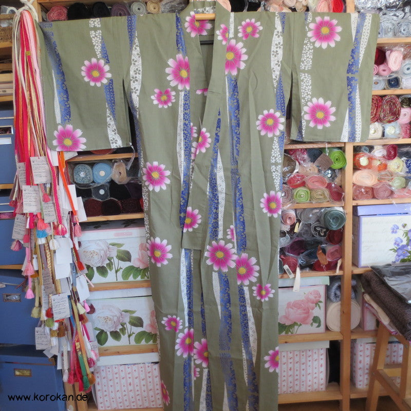 Streifen und Blüten, khaki Yukata, reine Baumwolle