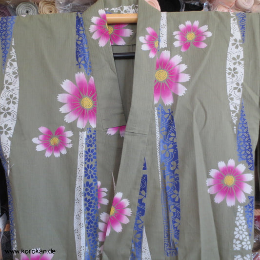 Streifen und Blüten, khaki Yukata, reine Baumwolle
