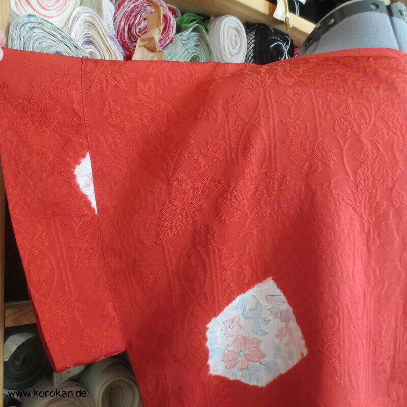einfaches T Shirt aus Seiden Jacquard mit Shibori Kiribame Mustern