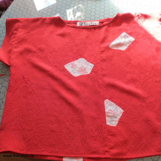 einfaches T Shirt aus Seiden Jacquard mit Shibori Kiribame Mustern
