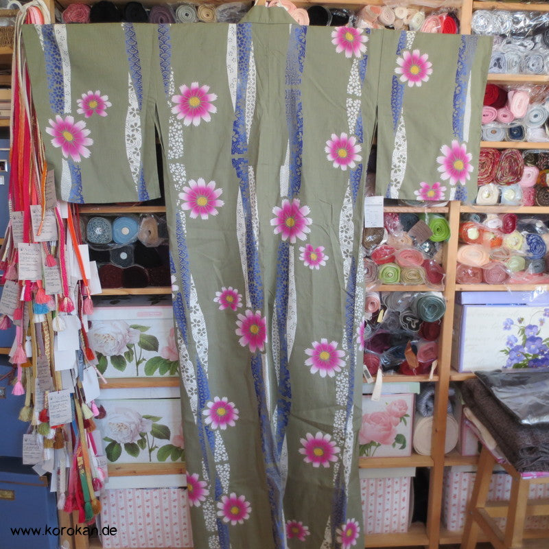 Streifen und Blüten, khaki Yukata, reine Baumwolle