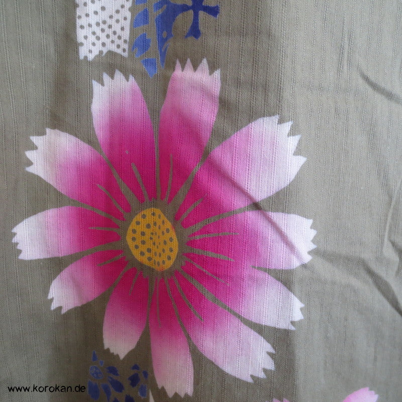 Streifen und Blüten, khaki Yukata, reine Baumwolle