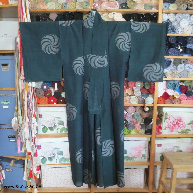 Spiralen auf dunkelpetrolgrün Hitoe Sha Seide japanischer Kimono
