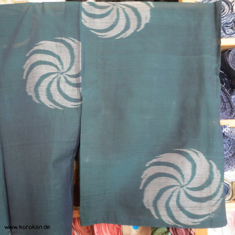 Spiralen auf dunkelpetrolgrün Hitoe Sha Seide japanischer Kimono