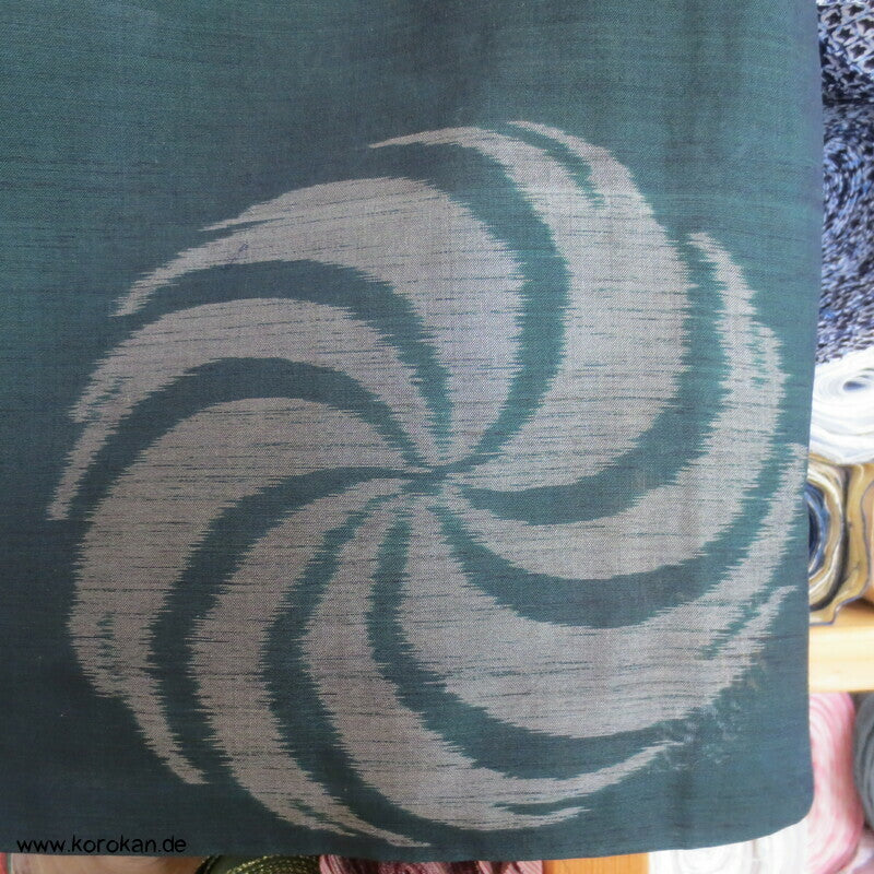 Spiralen auf dunkelpetrolgrün Hitoe Sha Seide japanischer Kimono