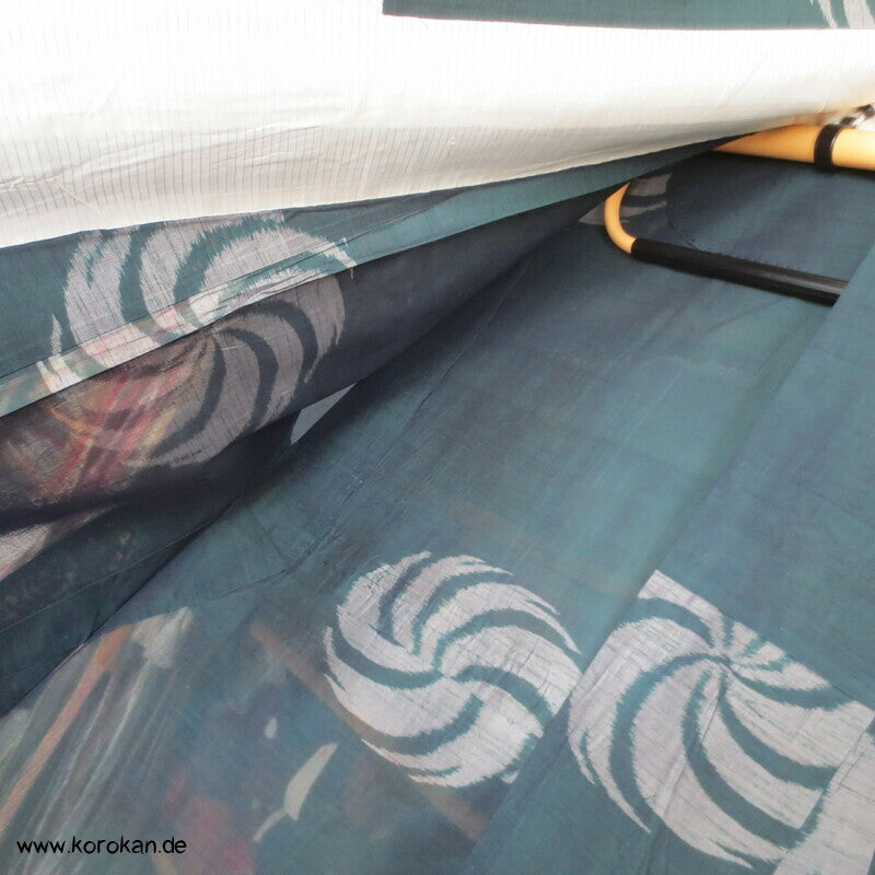 Spiralen auf dunkelpetrolgrün Hitoe Sha Seide japanischer Kimono