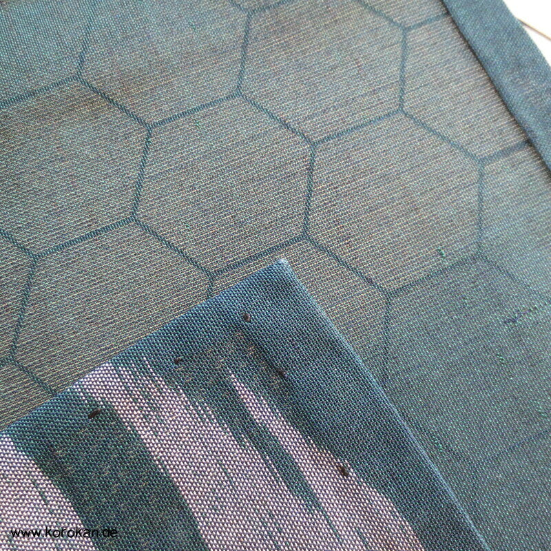 Spiralen auf dunkelpetrolgrün Hitoe Sha Seide japanischer Kimono