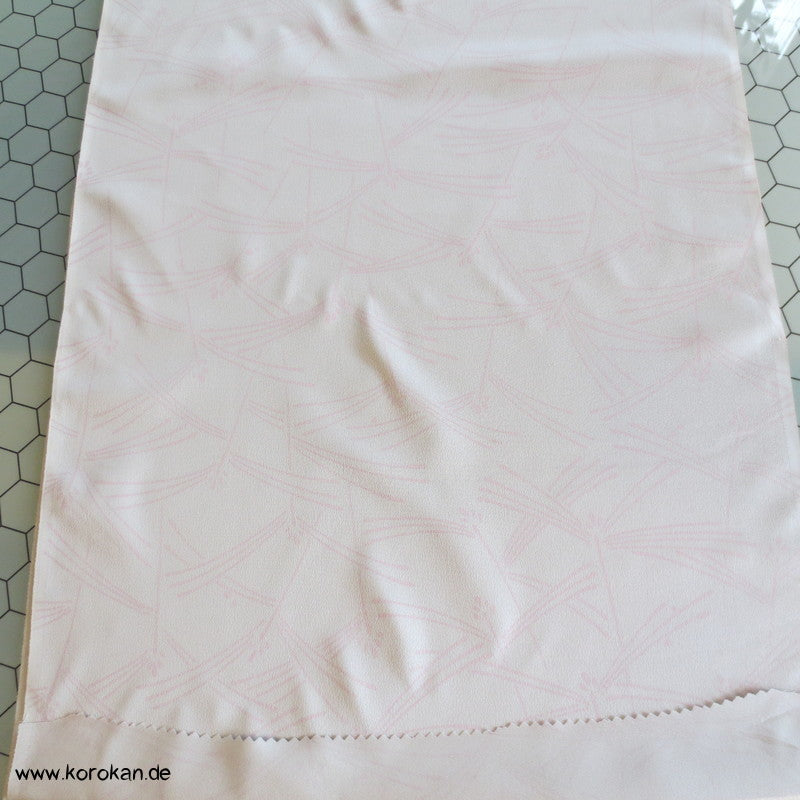 hellgrau mit rosa Pinien Nadeln Kimono Seiden Crepe Satin