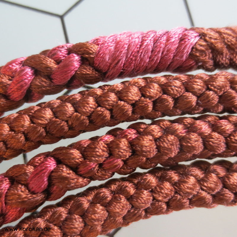 braun mit mauve Obijime, runde Seiden Kordel