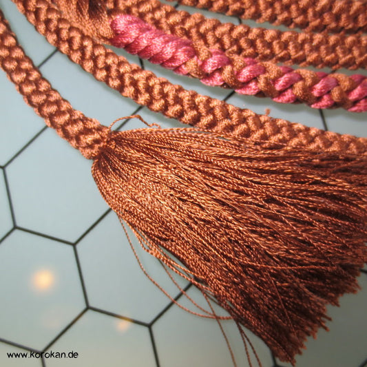 braun mit mauve Obijime, runde Seiden Kordel