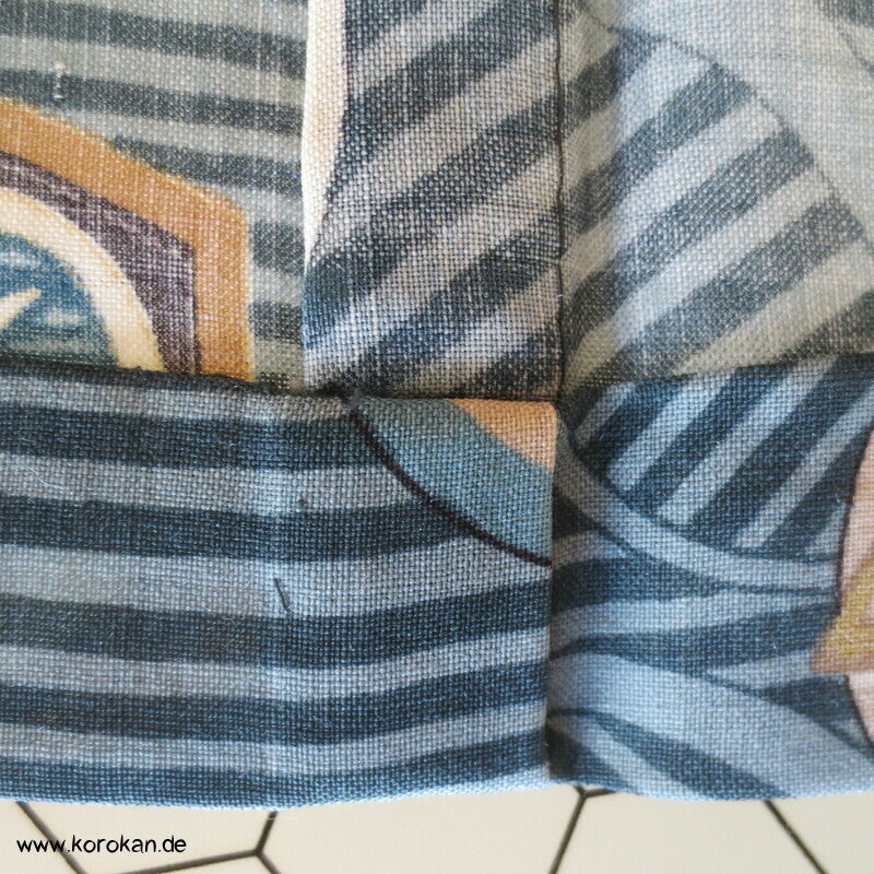 Mon auf Wollmuslin Juban