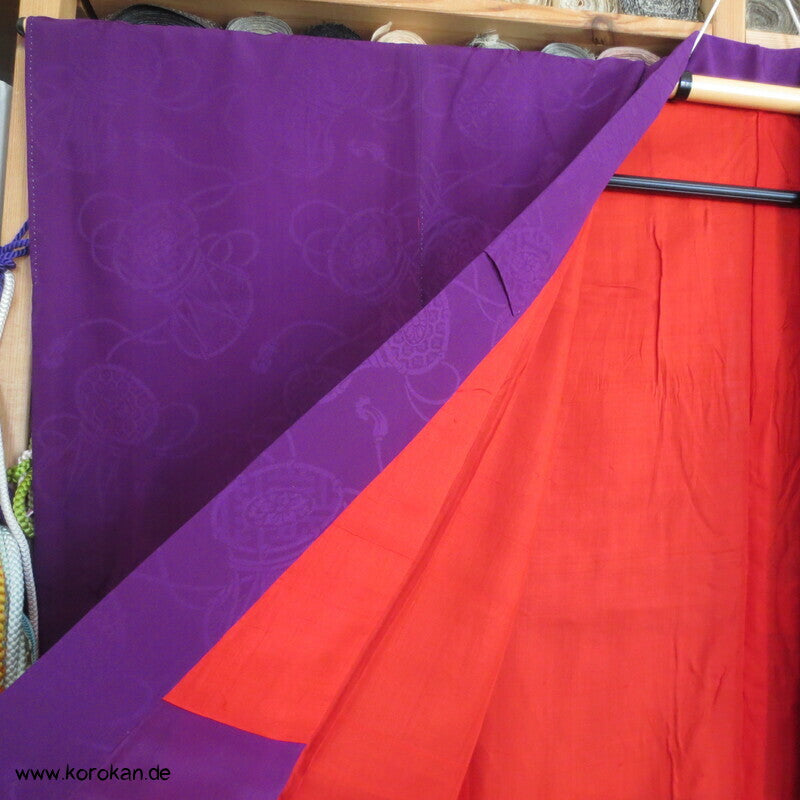 Furisode Seiden Kimono, Murasaki lila, antik, teilbestickt