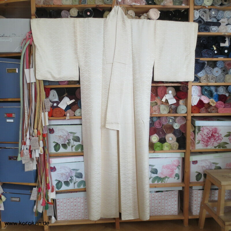 Shiromuku Hochzeits Kimono, Rinzu Seiden Damast mit Diamantkranichpaaren