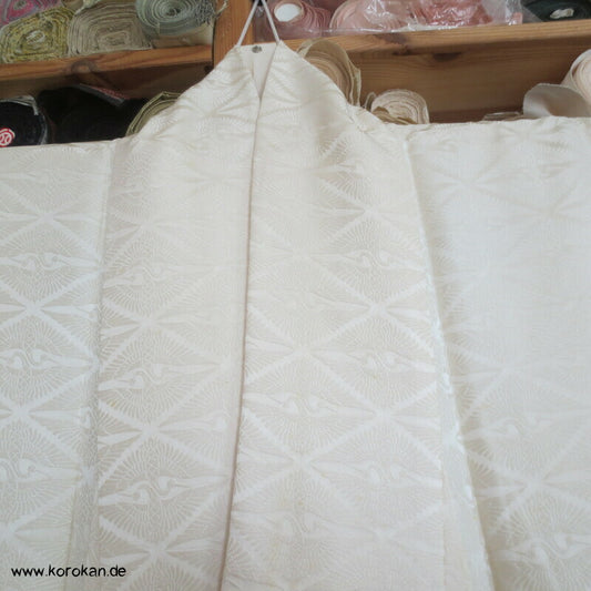 Shiromuku Hochzeits Kimono, Rinzu Seiden Damast mit Diamantkranichpaaren